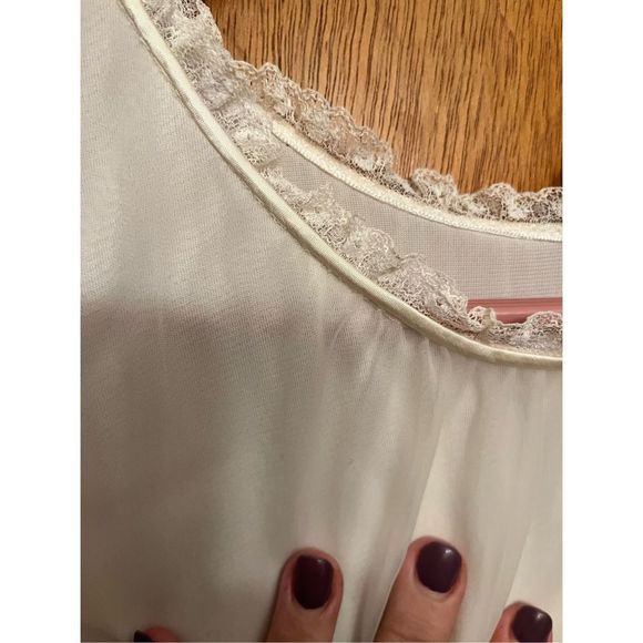 Vintage Ivory Nightgown with pink flower. Dressmaker Designed By Radcliffe. - Picture 5 of 5